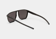 Load image into Gallery viewer, Voyou x arthelps sunglasses un / hide i

